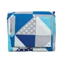 Juego de sábanas estampado azul con triángulos